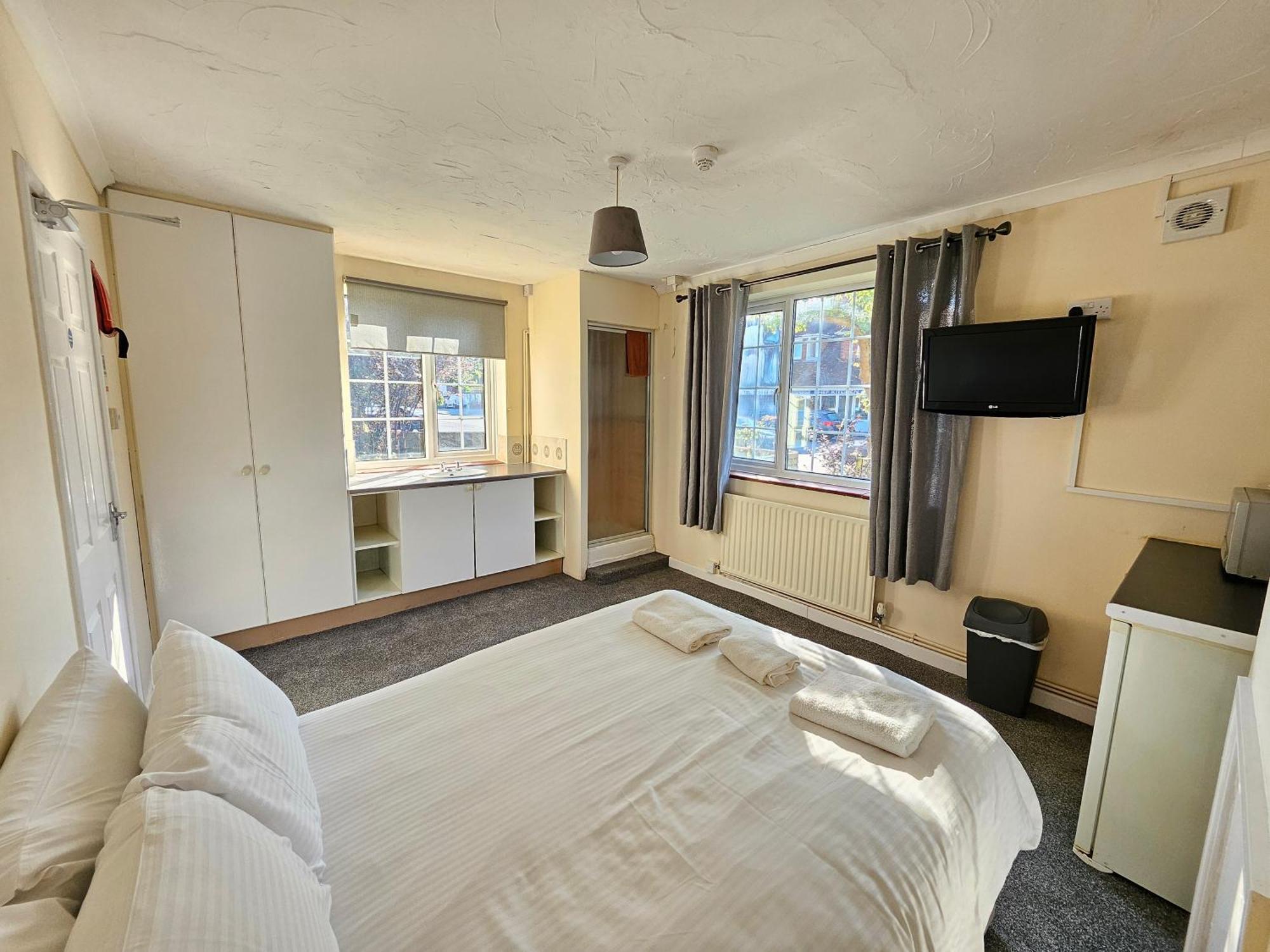 Central Studios 87 Tennyson Road Cheltenham Bagian luar foto