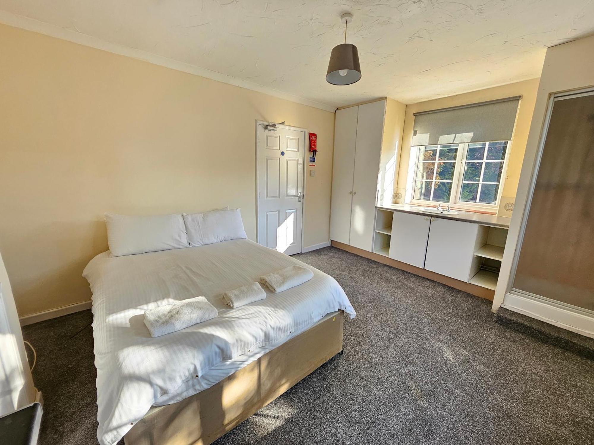 Central Studios 87 Tennyson Road Cheltenham Bagian luar foto